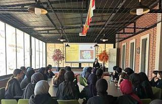 Bu kafede sadece İngilizce konuşuluyor