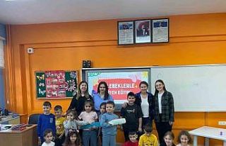 Burhaniye’de dev diş fırçası miniklerle buluştu