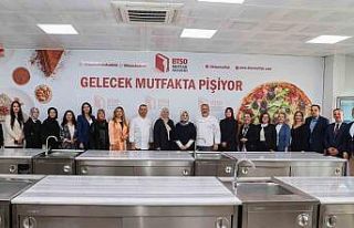 Bursa protokolünün eşleri BTSO Mutfak Akademi’ye...