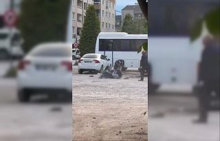 Bursa’da iki genç kızın kavgası kamerada