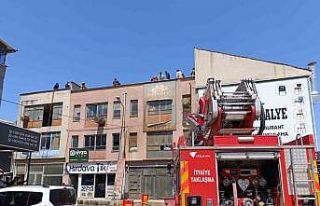 Bursa’da mobilya imalathanesinde yangın