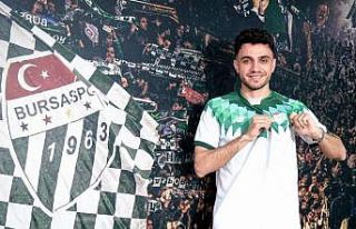 Bursaspor, Ertuğrul İdris Furat ile sözleşme imzaladı