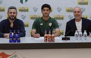 Bursaspor’da Ensar Duman profesyonel oldu