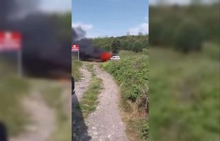 Büyükçekmece’de park halindeki araba alev alev...