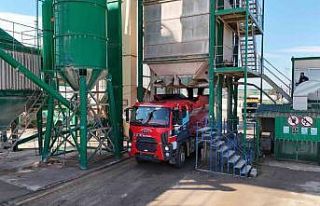 Büyükşehir, saatte 240 ton asfalt üretiyor