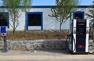 ÇAKÜ’ye elektrikli araç şarj istasyonu kuruldu