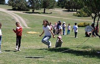 Çameli’nde çocuklar gökyüzünü renklendirdi