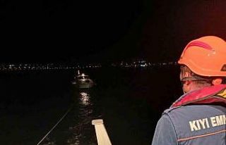 Çanakkale Boğazı’nda içinde 5 kişinin bulunduğu...