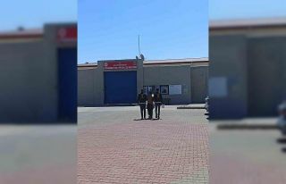 Çeşitli suçlardan 10 yıldır aranan şahsı polis...