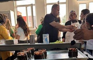 Çocuklar glütensiz kek yaptı