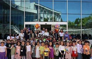 Çocuklar gülerse dünya güler etkinliği büyük...