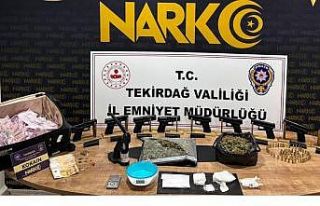 Çorlu’da uyuşturucu ve silah operasyonu: 910 bin...