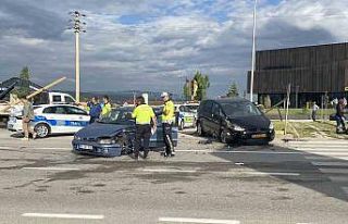 Çorum’da iki otomobil çarpıştı: 3 yaralı
