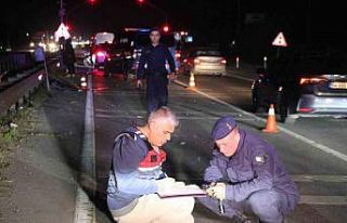 D-100 kara yolunda elektrikli bisiklet ile motosiklet...