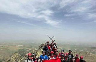 Dağcılar 19 Mayıs’ı bin 530 rakımlı zirvede...