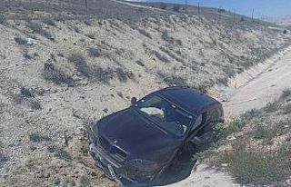 Darende’de araç yol kenarına devrildi: 1 yaralı