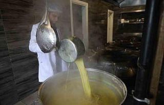 Darıca’da her gün yüzlerce eve sıcak yemek ulaştırılıyor