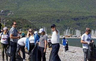 Datça’da gönüllüler çevre temizliği yaptı,...