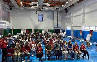 Deneyap teknoloji atölyelerinde gençler projelerini...