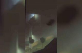 Derecik’te şiddetli fırtına önüne ne aldıysa...