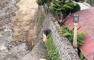 Derede mahsur kalan Kangal köpeklerini sahibi suya...