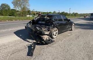 Devrilen tankerde sıkışan sürücü hayatını...