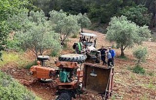 Devrilen traktörün altında kalan yaşlı kadın...