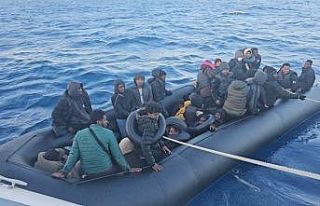 Didim’de 42 düzensiz göçmen kurtarıldı