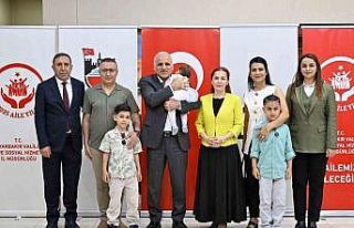 Diyarbakır’da bir kız çocuğu imza töreniyle...