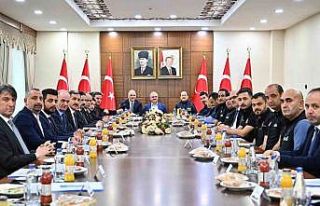 Diyarbakır’da deprem sonrası iyileştirme çalışmaları...