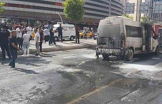 Diyarbakır’da şehir içi minibüs alevlere teslim...
