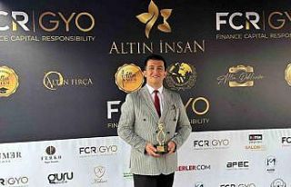 Doç. Dr. Polat’a ’Yılın Akademik Altın Kalem...