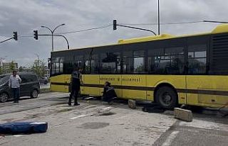 Dönüş yapan otobüsün altına giren motosikletli...