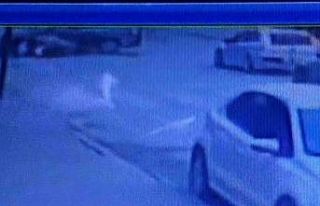 Dönüş yapan otomobil ile motosiklet çarpıştı:...