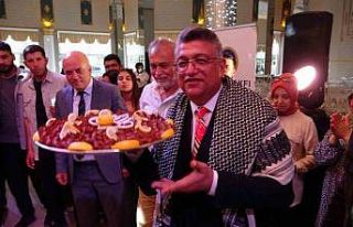 DPÜ Rektörü, öğrencilerle çiğ köfte yoğurdu,...