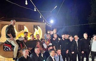 Düğünde takı yerine geline buzağı damada at...
