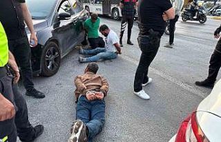 Durdurulan araçtaki şahıslar polise saldırdı:...