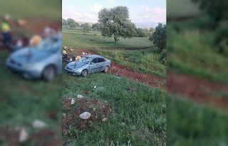 Dursunbey’de otomobil şarampole uçtu; 3 yaralı