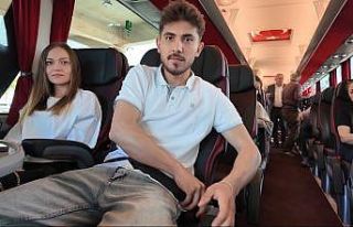 Düzce Valisi otobüste emniyet kemeri denetimi yaptı