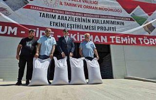 Düzceli çiftçilere çeltik tohumu dağıtıldı