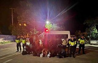 Düzensiz göçmenler otoyol jandarmasına takıldı