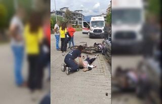 Edremit’te motosiklet ve otomobil çarpıştı:...