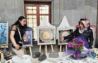 El emeklerini sergilediler