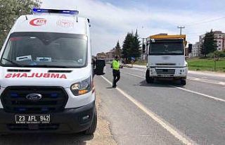Elazığ’da kamyon ile otomobil çarpıştı: 1...