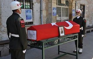 Emekli Başçavuş, askeri törenle gözyaşları...