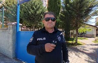 Emekliliğini telsizle duyurdu