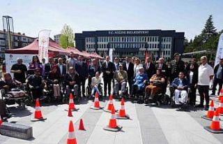 Engelli parkurunda empati yaptılar