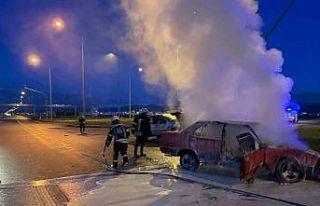 Erzurum’da araç cayır cayır yandı