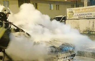 Erzurum’da araç yangını korkuttu