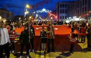 Erzurum’da gençlerden meşaleli yürüyüş